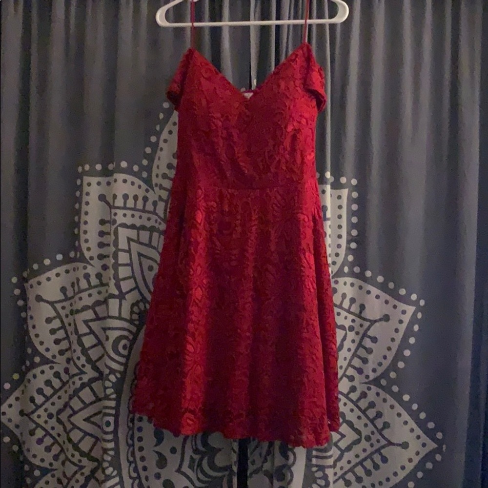 Red lace off the shoulder dress - Picture 5 of 5